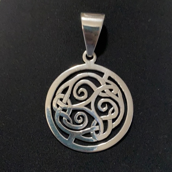 Beautiful Retired SILPADA Celtic Knot Pendant